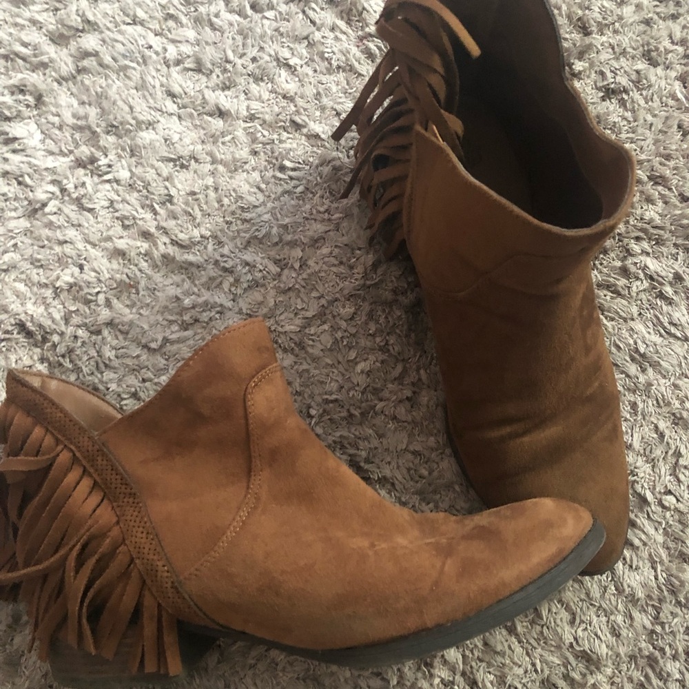 Fringe boots